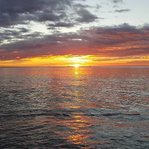https://la-nina-del-mar-apartamento-nuevo-y-exclusivo-en-primera-linea.1costadelsol.com